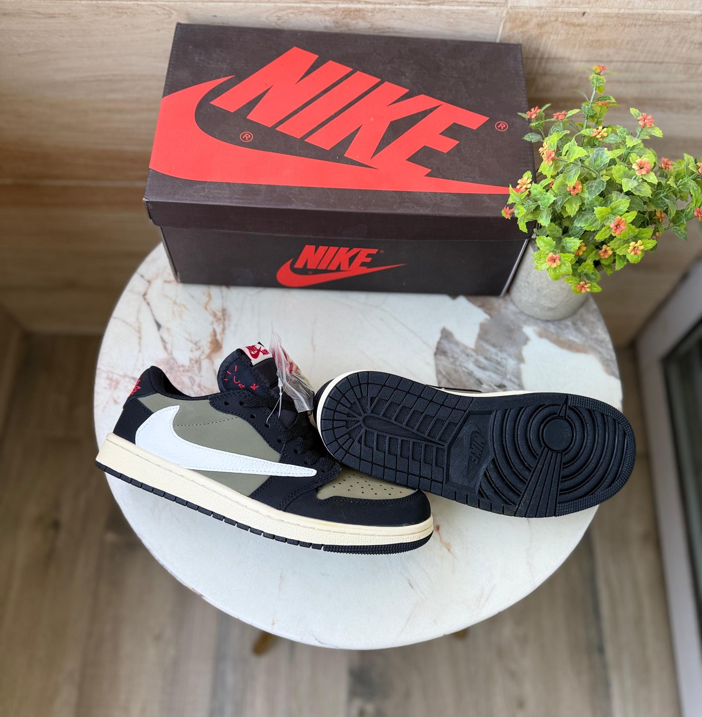 Air Jordans 1 low traviss scott olive green