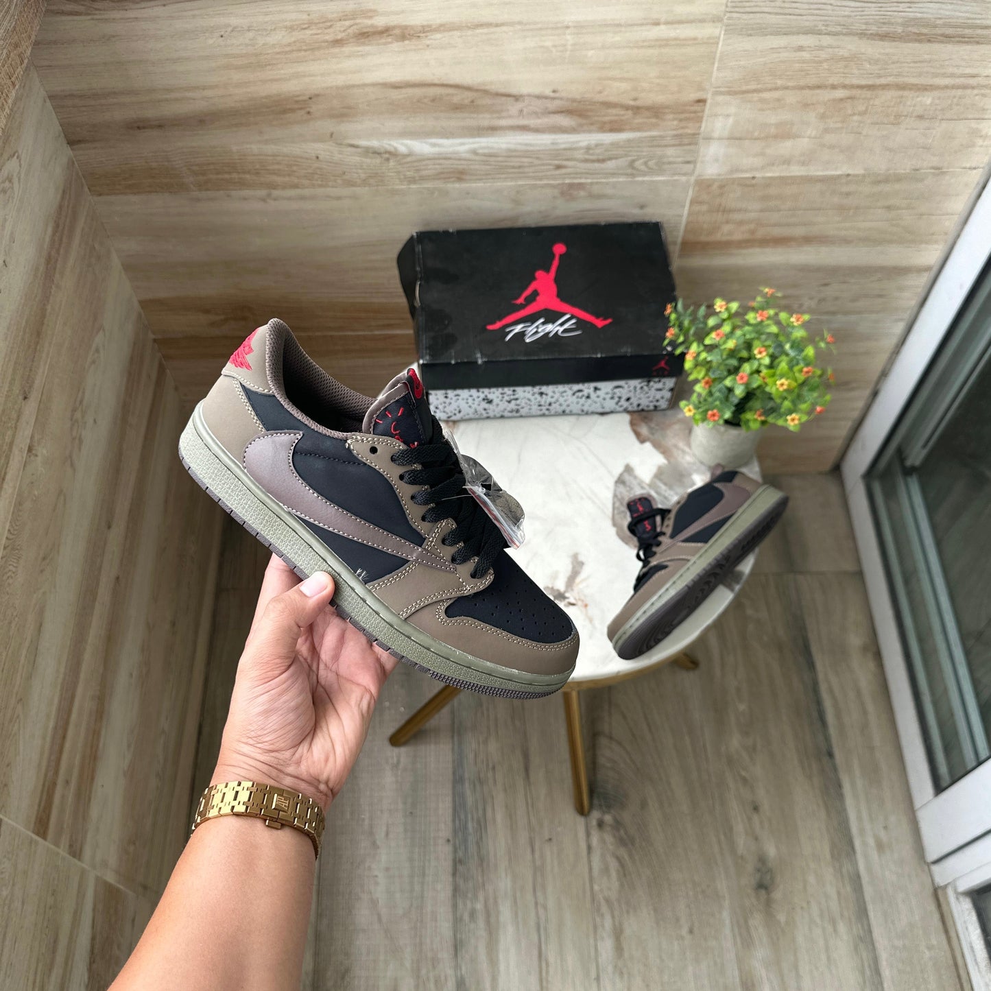 AIR JORDANS TRAVIS SCOTT CACTUS JACK BROWN