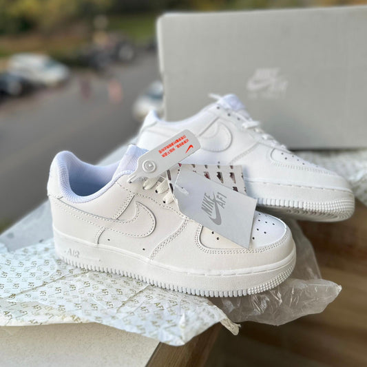 NIKE AIRFORCE ONE TRIPPLE WHITE SURPLUS LEATHER