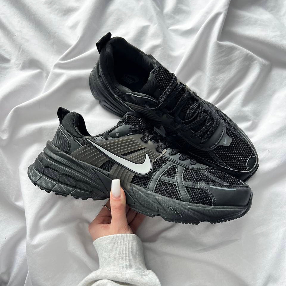 NIKE V2K RUN BLACK