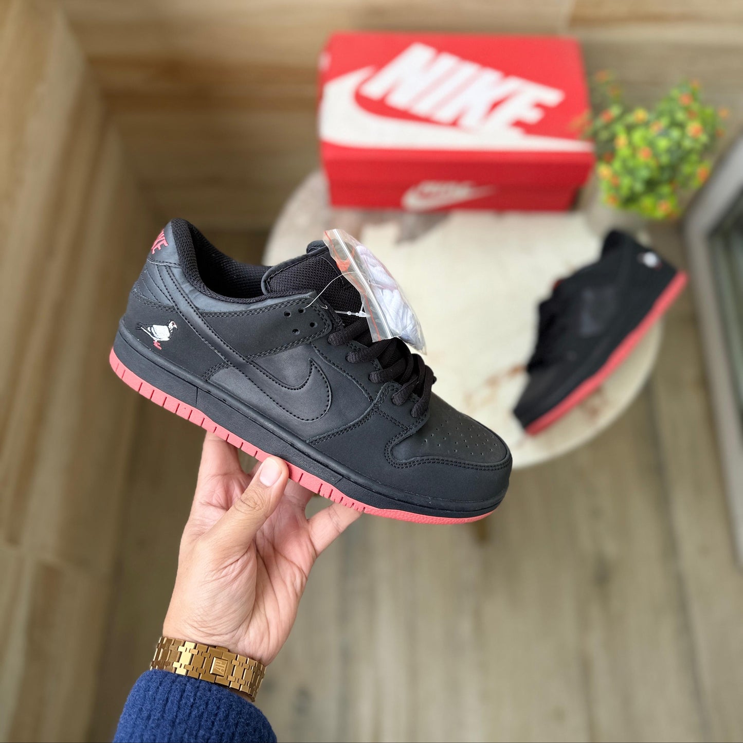 Nike sb dunk nyc pigeon black