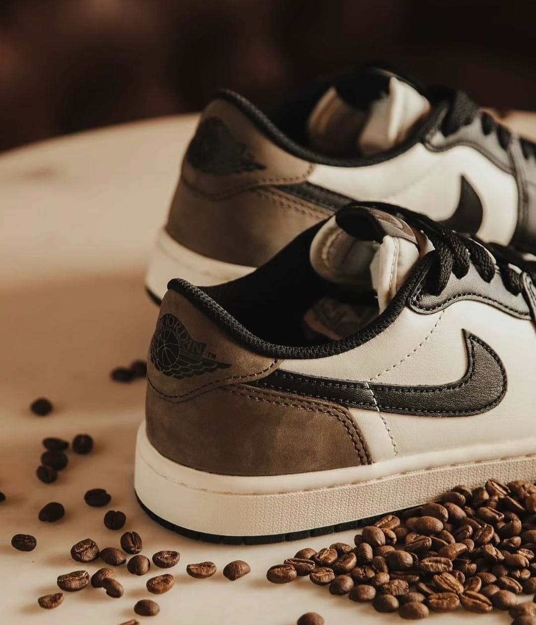 Nike air jordan retro 1 low brown mocha