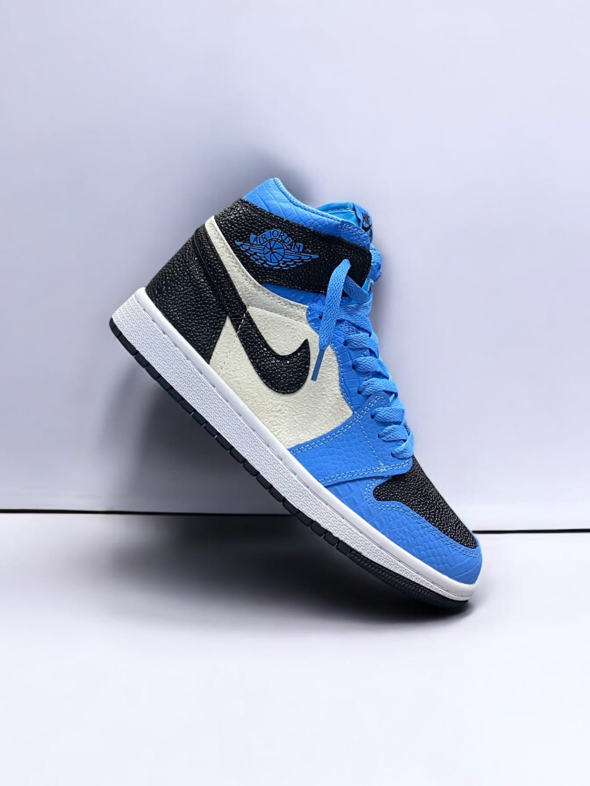 Air jordan 1 spider verse unc blue