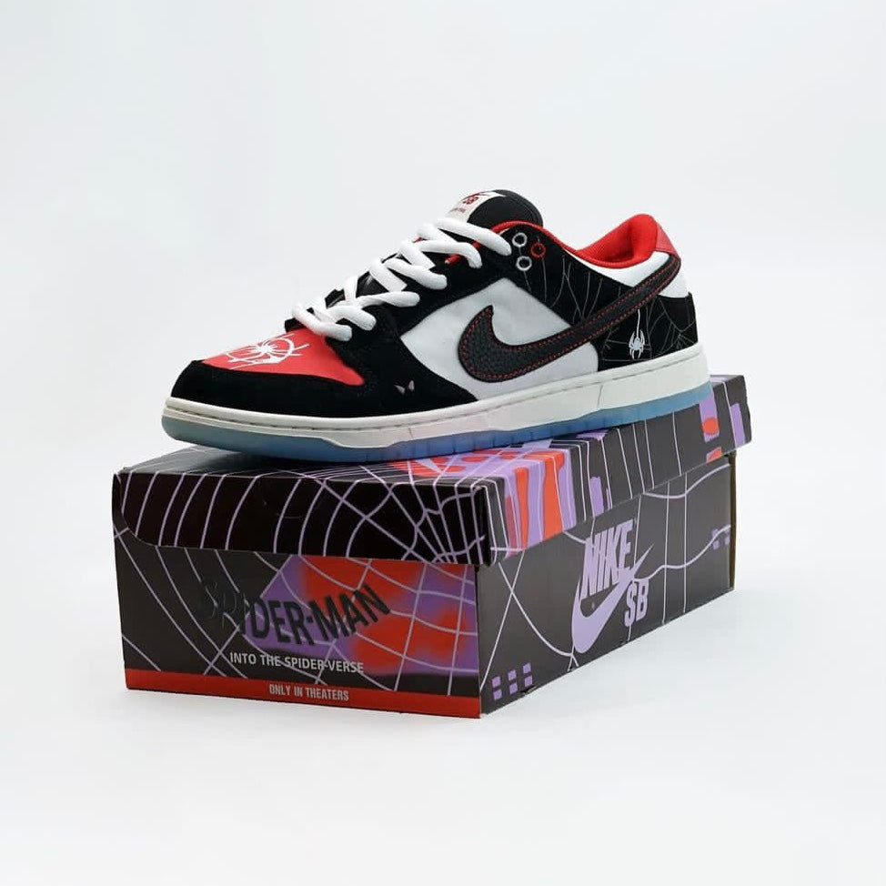 NIKE SB DUNK LOW SPIDERMAN