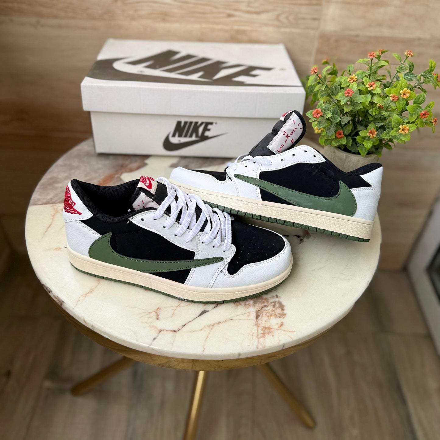 AIR JORDANS RETRO TRAVIS SCOTT NOIRE