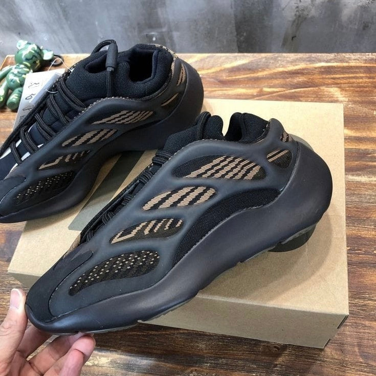 ADIDAS YEEZY 700 V2 CLAY BROWN