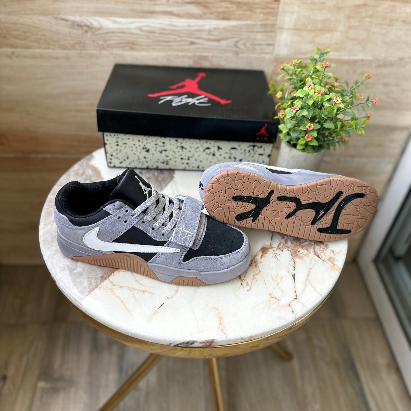 AIR JORDANS RETRO TRAVIS SCOTT CUT THE CHECK JACK GREY