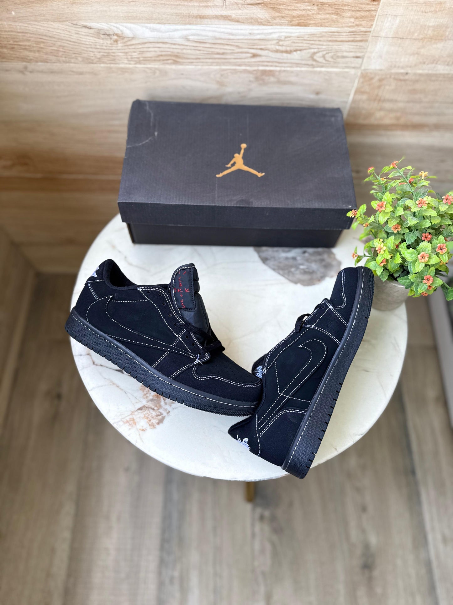 Air jordans retro 1 traviss scott reverse phantom