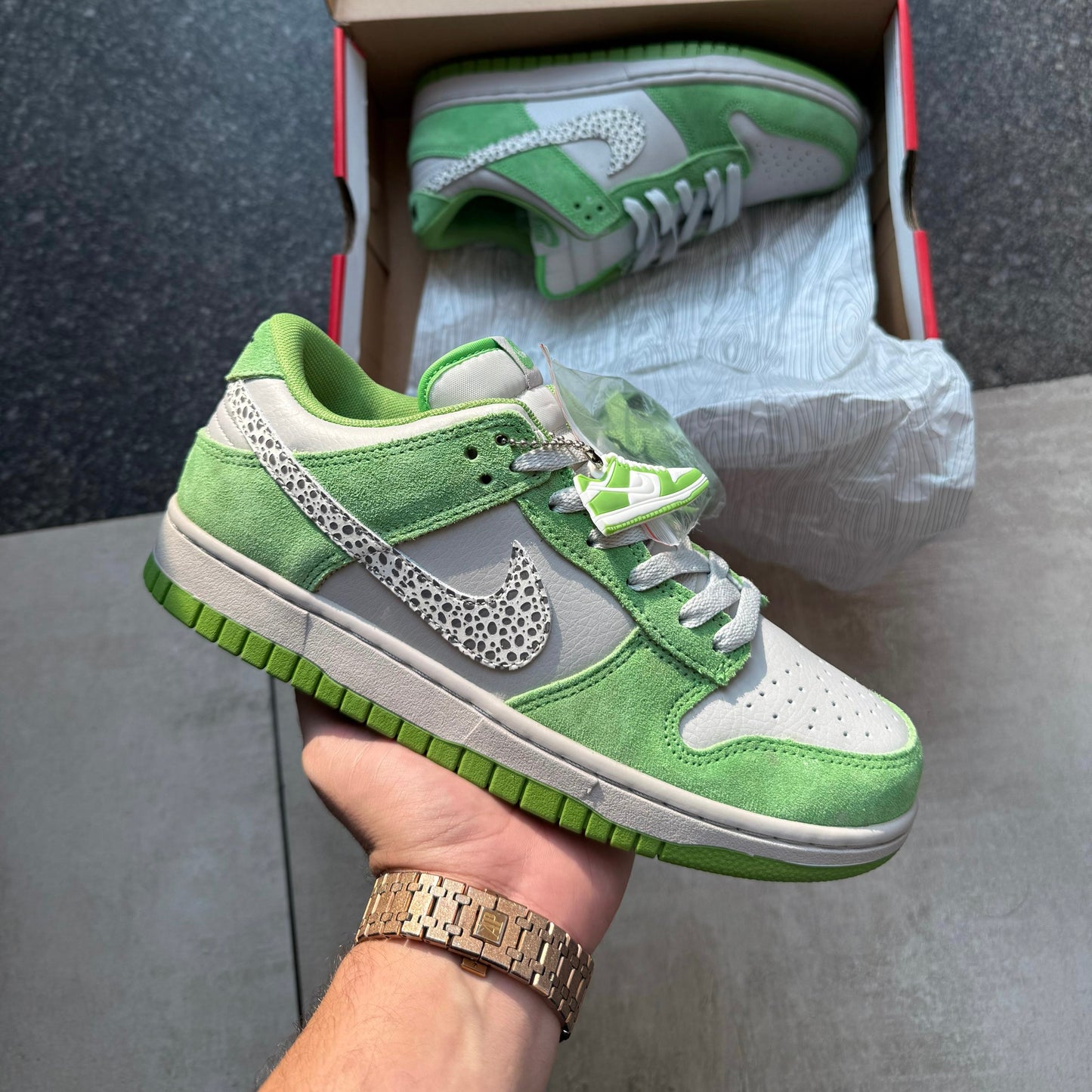 NIKE SB DUNK LOW SAFARI SWOOSH CHILOROPHYLL