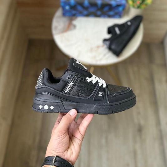 LOUIS VUITTION TRAINERS