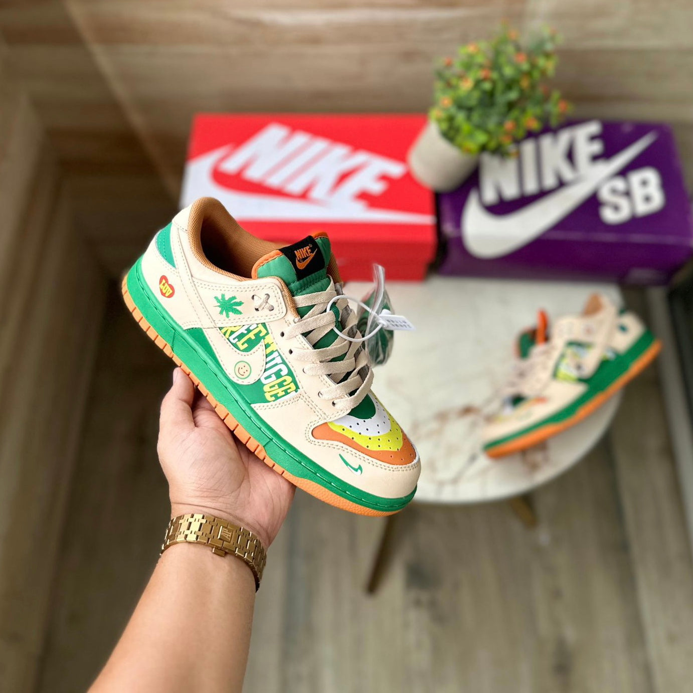 NIKE SB DUNK STUSSY LUVE FREE HUGS