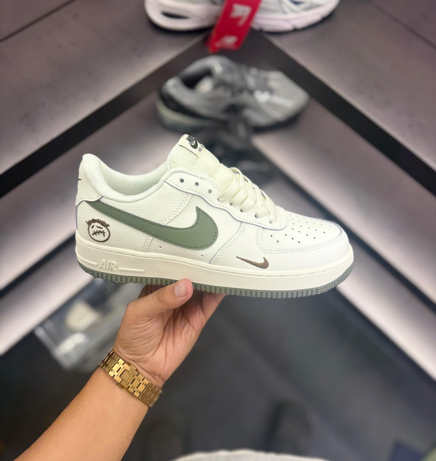 NIKE AIRFORCE ONE KAWS LIMITED EDITION